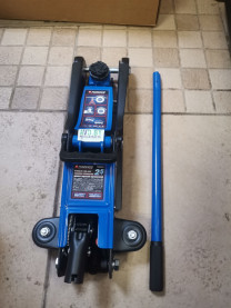 Купить Домкраты FORSAGE Подкатной 2,5т (F-T830031)  в Минске.