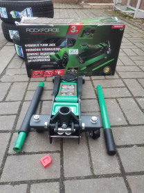 Купить Домкраты RockForce Подкатной гидравлический двухпоршневой 3т (RF-T830018 HT)  в Минске.